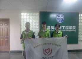 图片包含 室内, 天花板, 窗户, 女人 AI 生成的内容可能不正确。